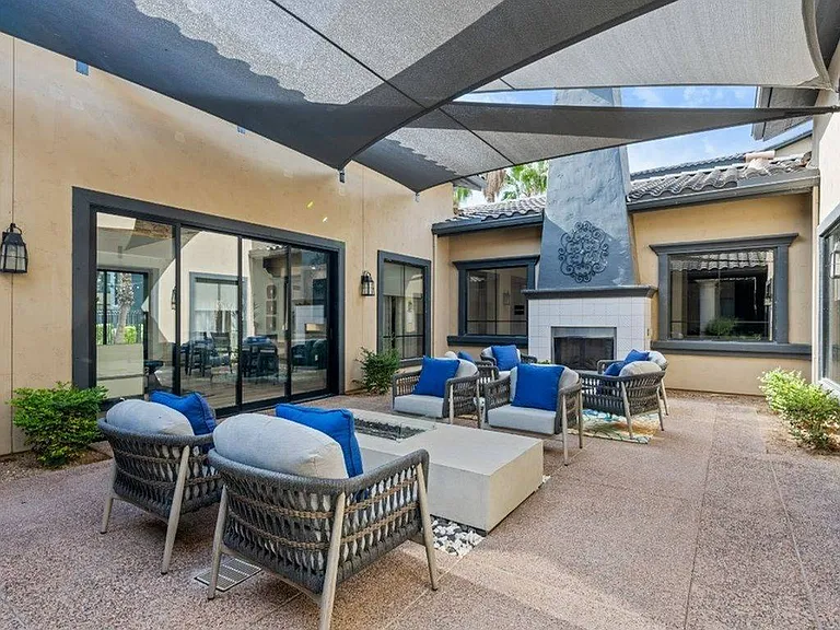 Indoor-Outdoor Clubhouse