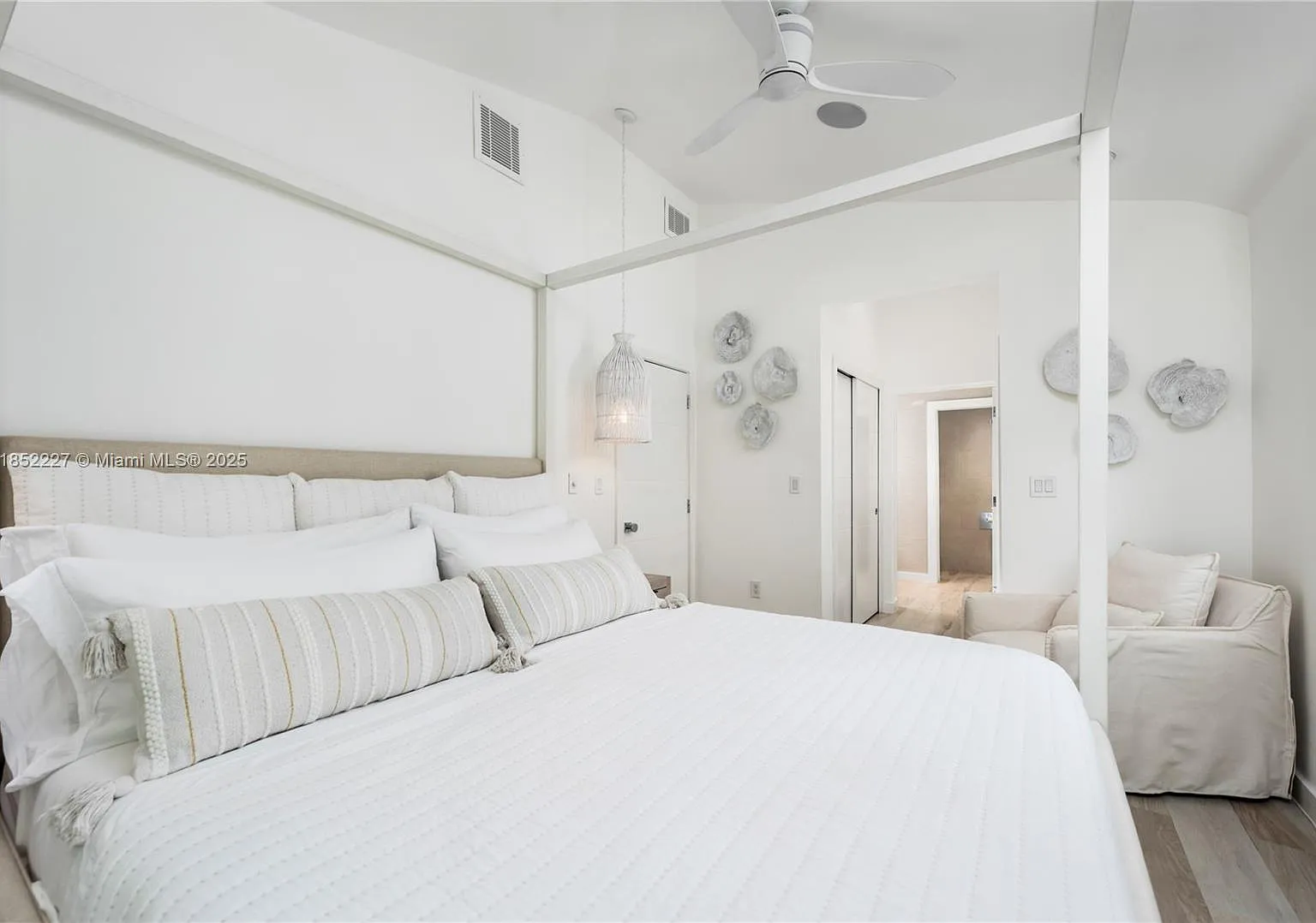 4 bed, 1743 sqft, $15,950 — Photo 2