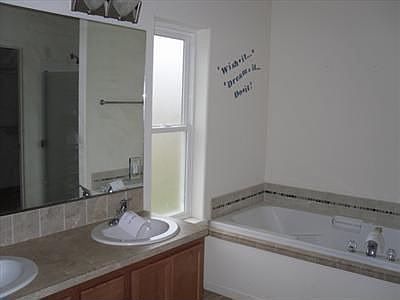 4th image of 2493 Redwood Ave