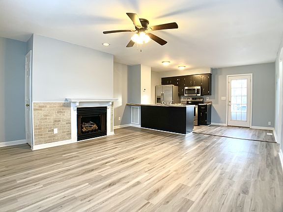 4th image of 211 Lexington Dr