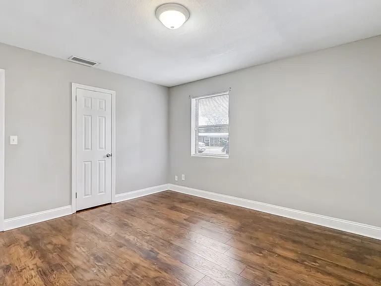 5761 Lake Lucina Dr S — Photo 31