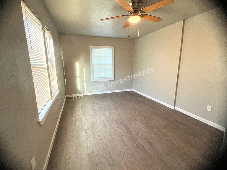 2308 NW 20th St — Photo 4