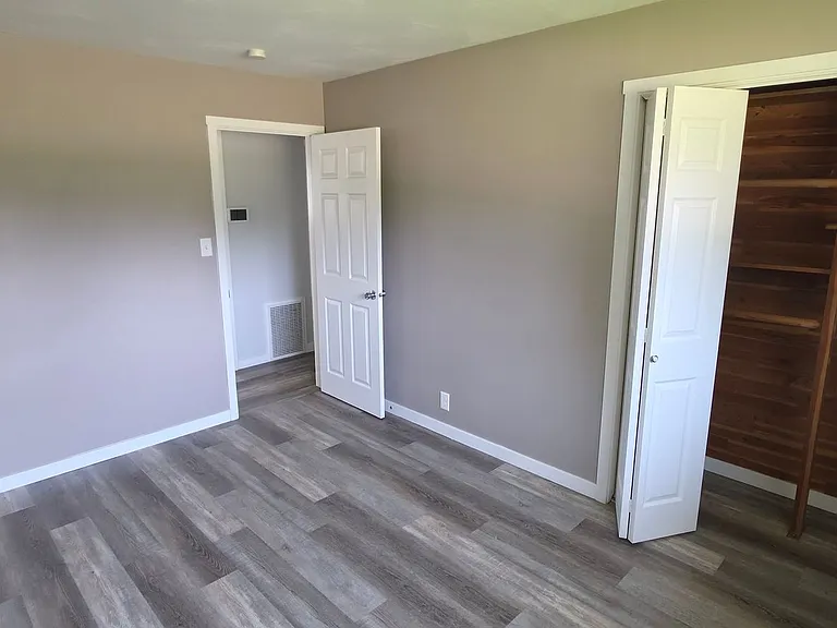 612 W Russ Ave — Photo 10
