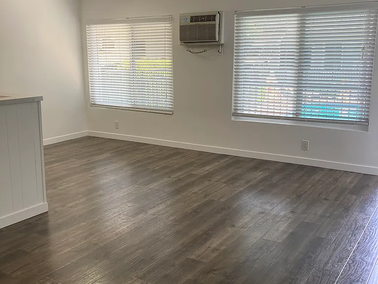 310 S Sherbourne Dr — Photo 5