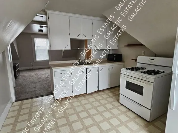 260 Laurel St APT 3, Manchester, NH 03103