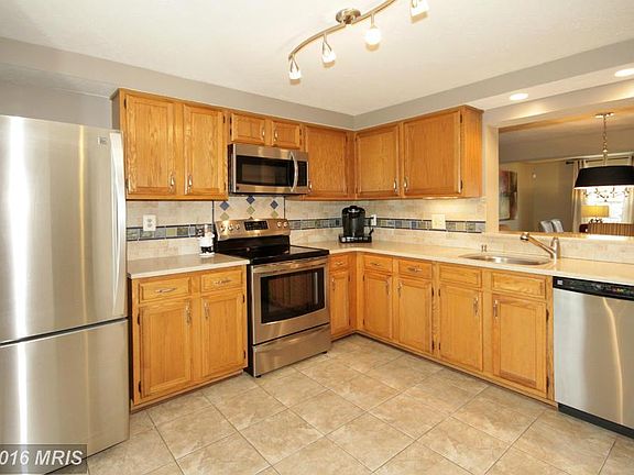 3rd image of 6013 Goldenrod Ct