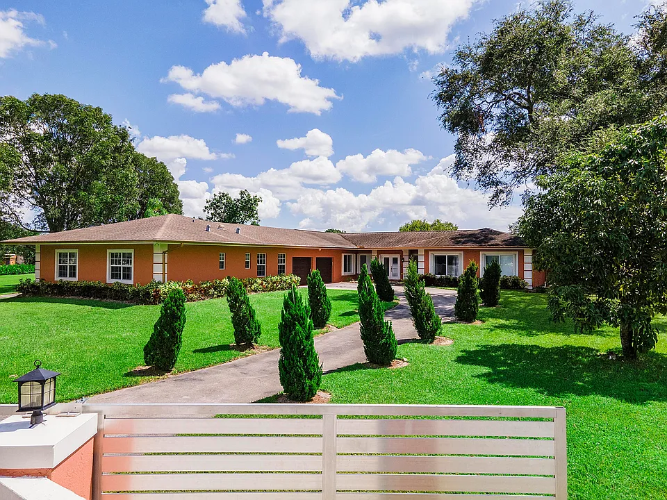 7600 NW 82nd Ter