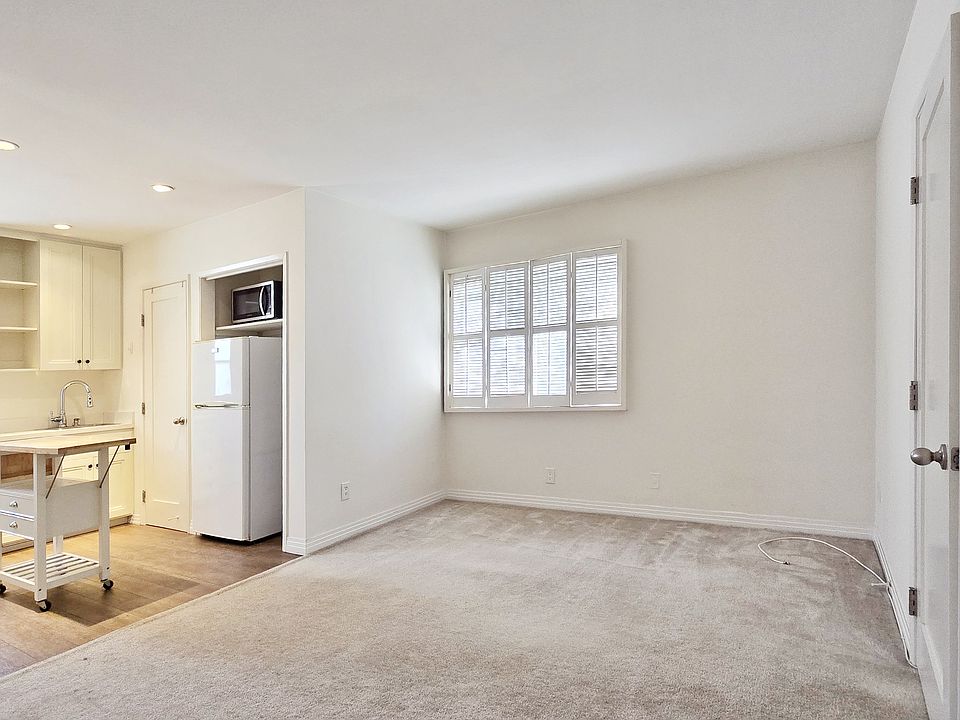 1st image of 11918 Darlington Ave #1B
