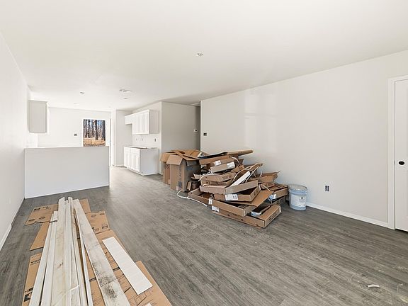 4th image of 6 Moon Rd