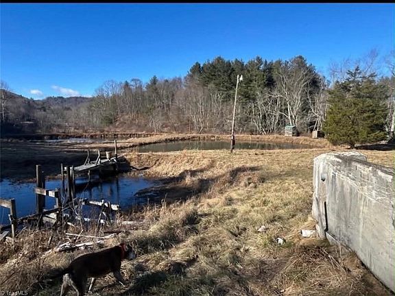 4th image of 1298 Air Bellows Gap Rd