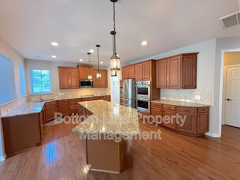 15007 Skypark Dr — Photo 11