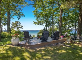 8639 Woodridge Dr, Williamsburg, MI 49690