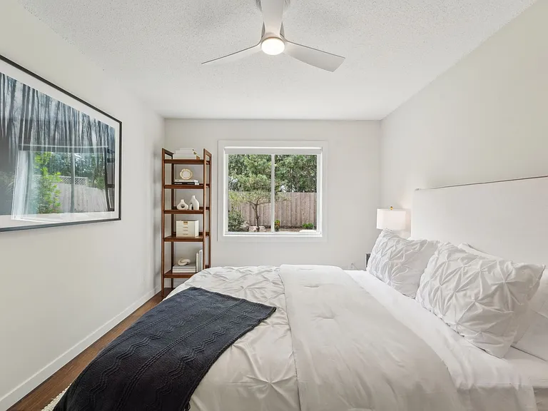 Wayzata Lake Apartments — Photo 29