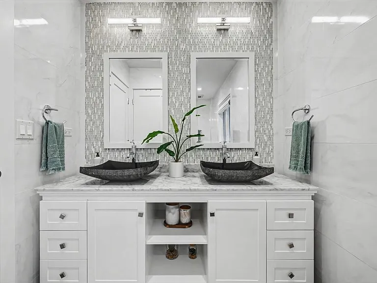 2076 Valley Lo Ln — Photo 26