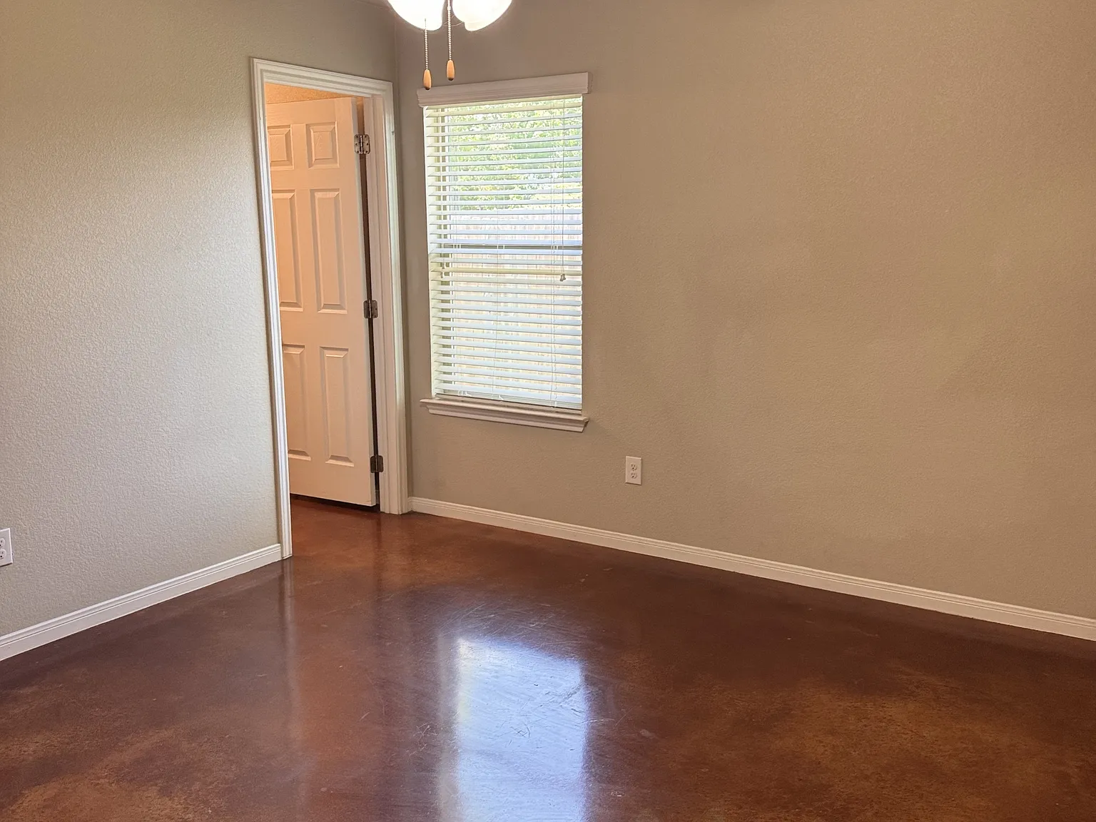 2204 Indian Trail - B — Photo 4