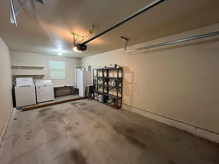 588 SE Roosevelt Ave — Photo 13