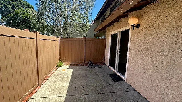 637 Sydney Ln — Photo 44