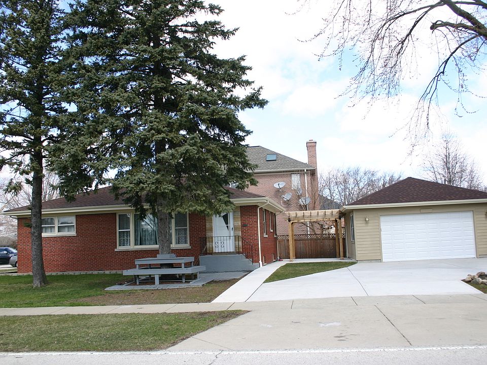 1st image of 2169 Sprucewood Ave