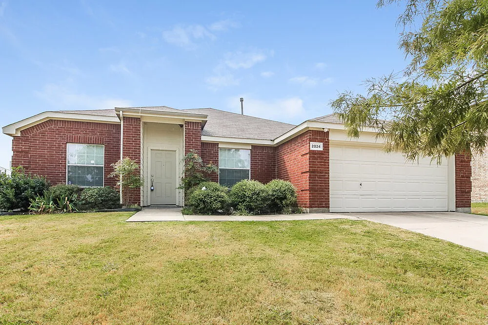 4 bed, 2.0 bath, 2262 sqft, $2,630 — Photo 1