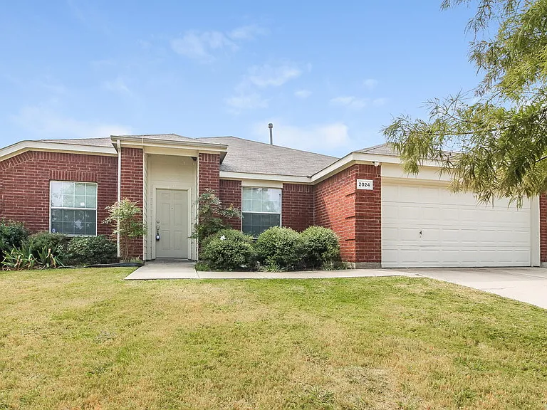 2024 Northridge Dr — Photo 1