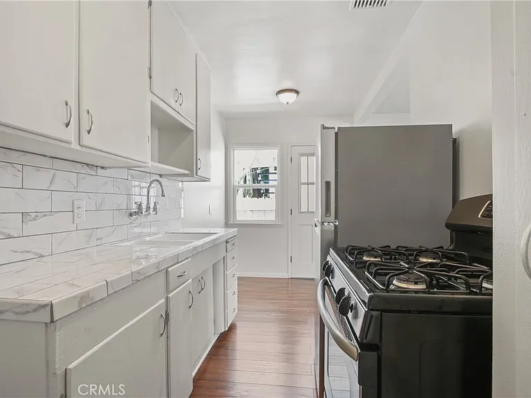 530 Shepard St — Photo 6