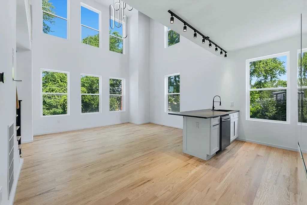 3 bed, $3,600 — Photo 1