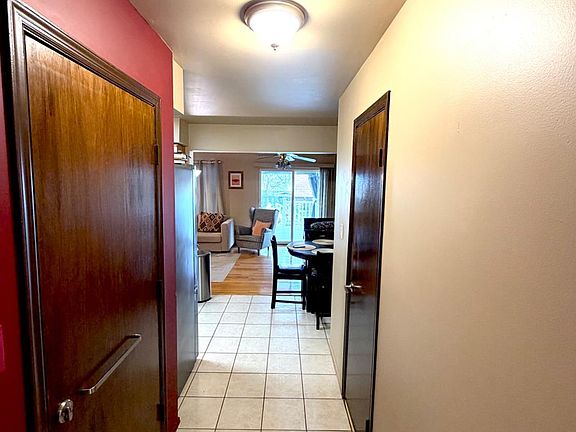 4th image of 10 Holmes St