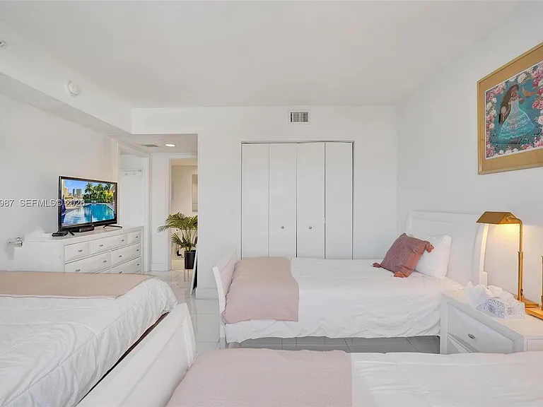 2600 E Hallandale Beach Blvd #T1902 — Photo 31