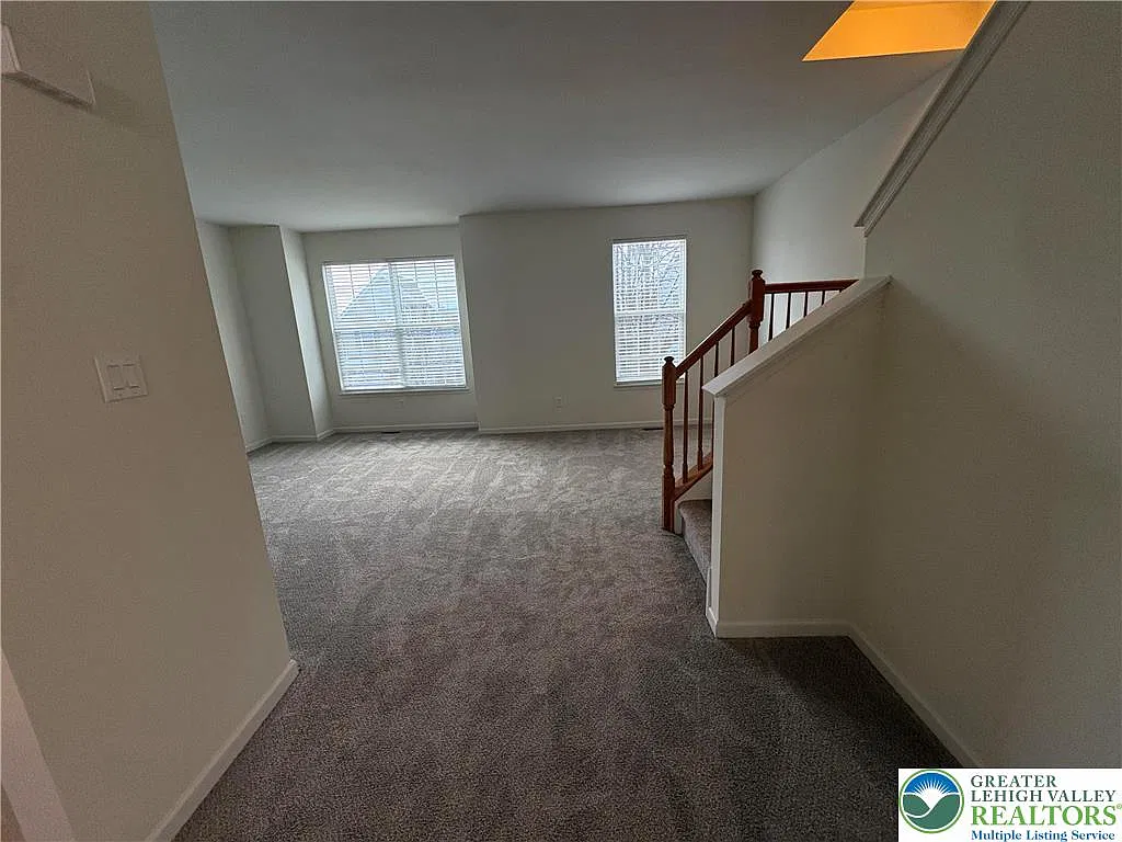 3 bed, 1.5 bath, 1828 sqft, $2,550 — Photo 3