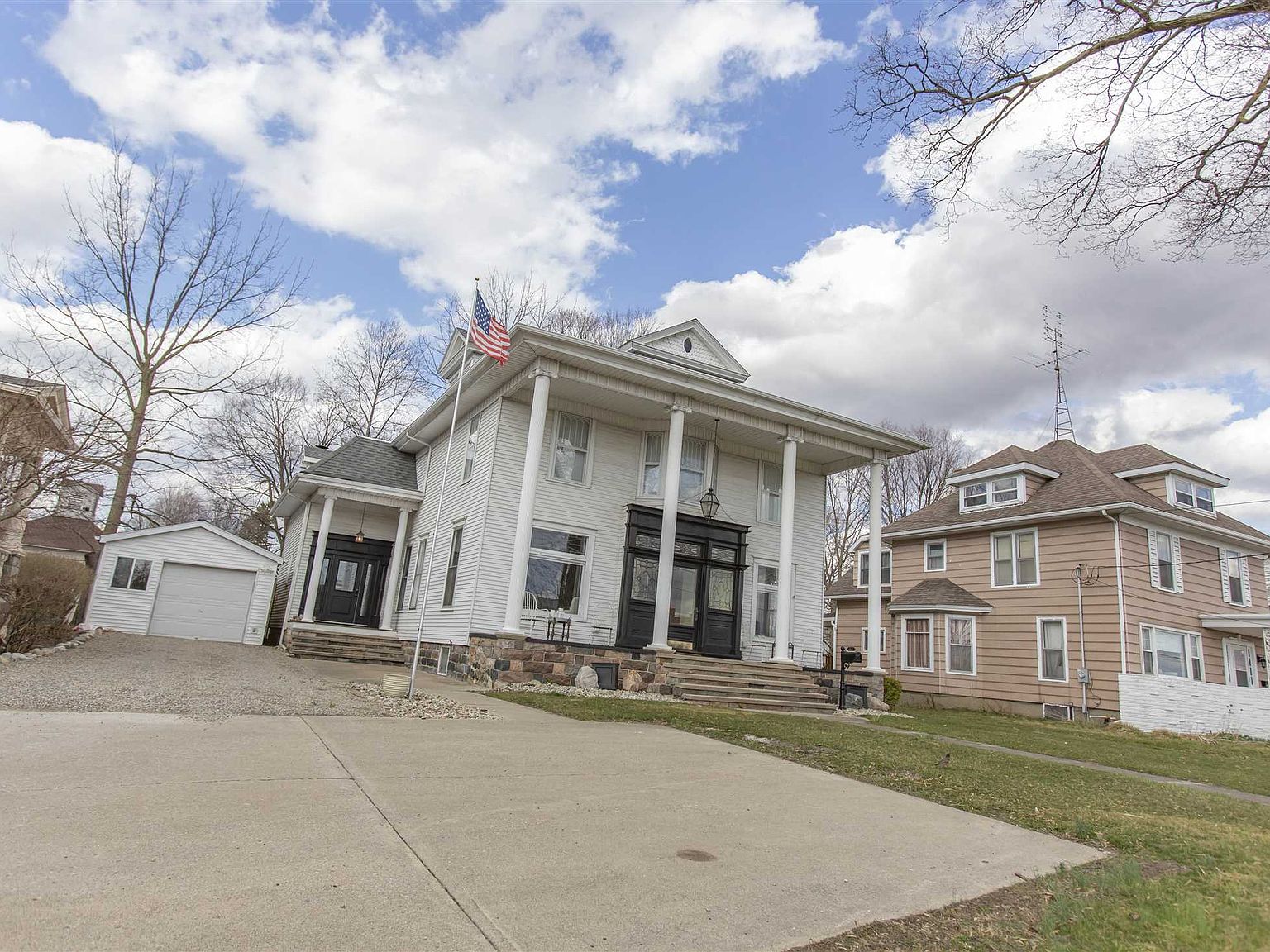 317 E Maumee St Angola In 46703 Zillow