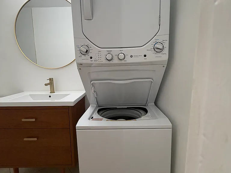 Washer/Dryer _ In-unit washer/dryer.