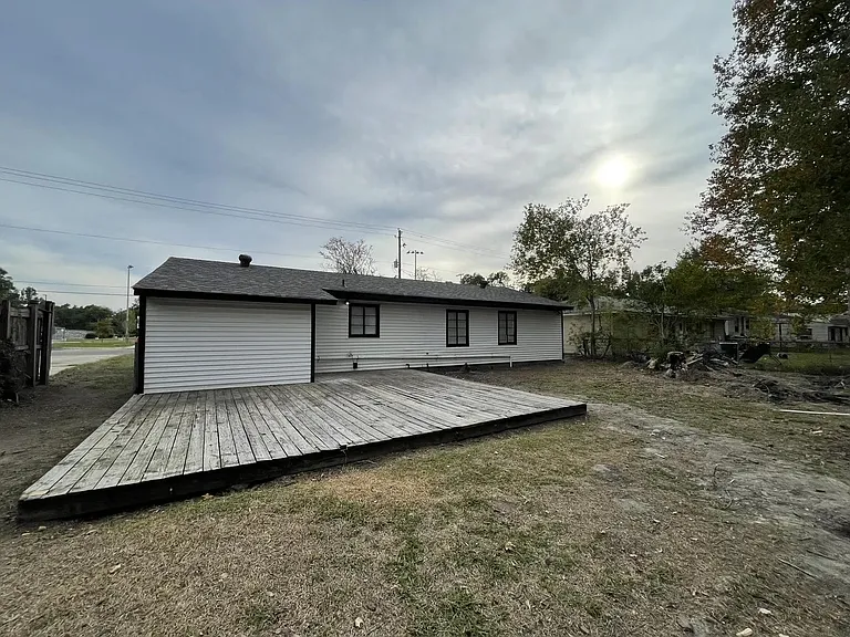 709 Quinn St — Photo 9