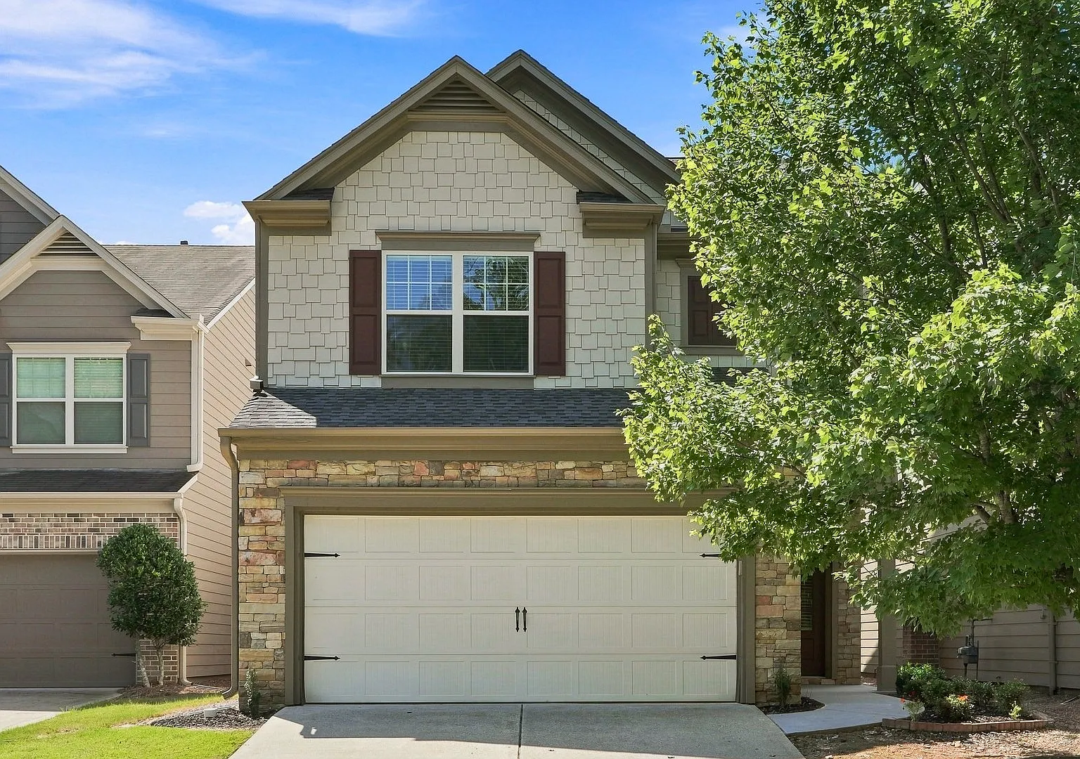 4 bed, 2501 sqft, $2,800 — Photo 1