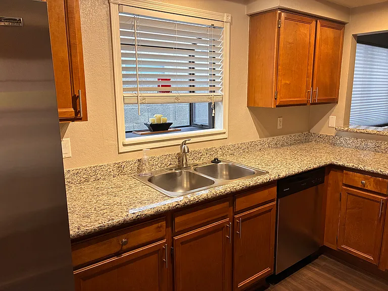 1131 N Carriage Ln — Photo 9