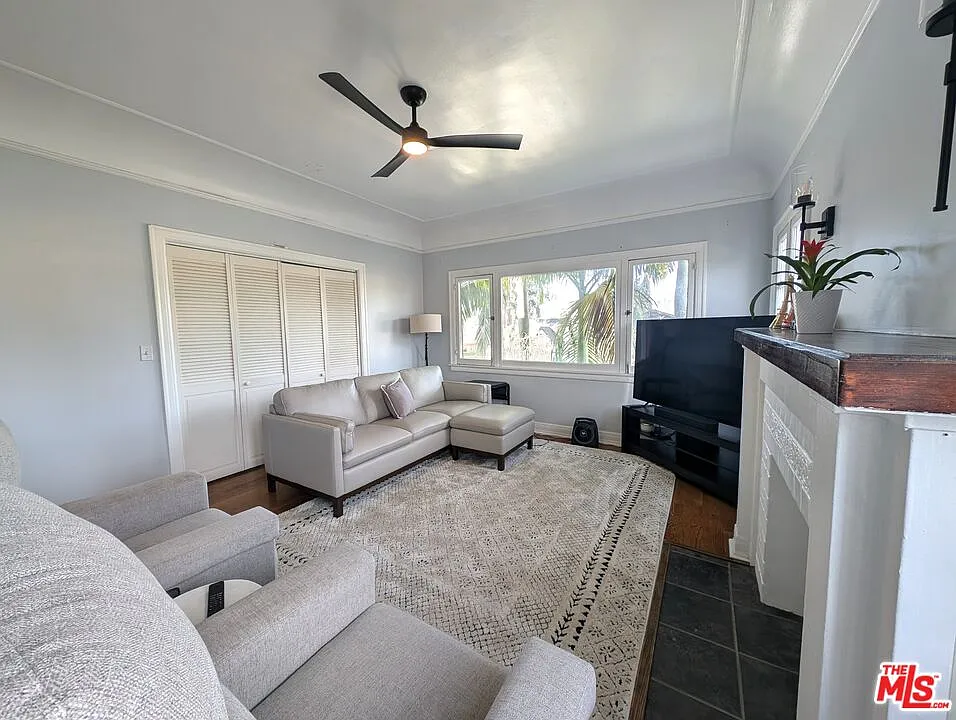 4 bed, 2.0 bath, 4636 sqft, $4,100 — Photo 4