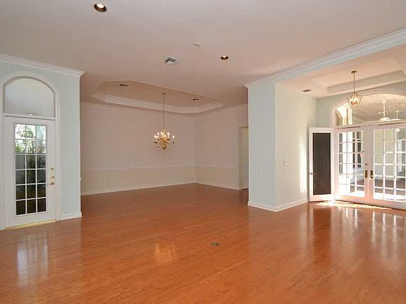 5th image of 524 Sable Oak Ln