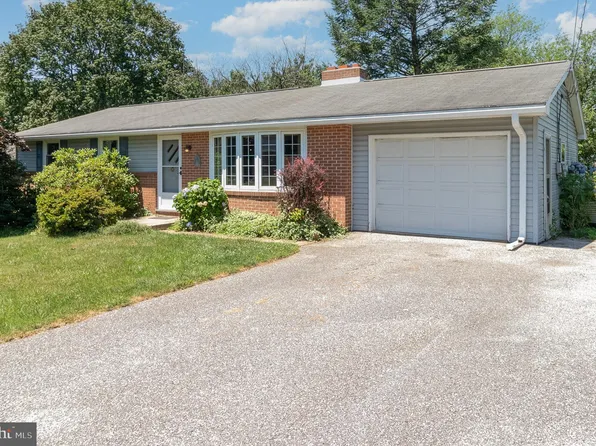 208 Nollyn Dr, Dallastown, PA 17313