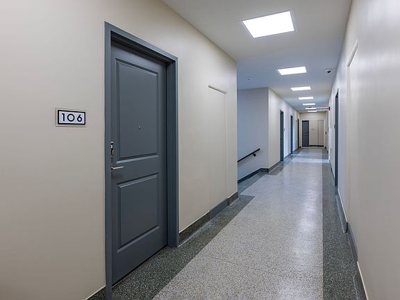 5th image of 835 Van Buren St #104