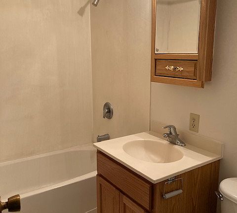5th image of 1802 W 38th St