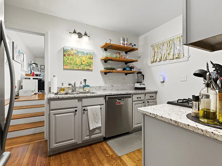 225 N Trent Ave — Photo 8