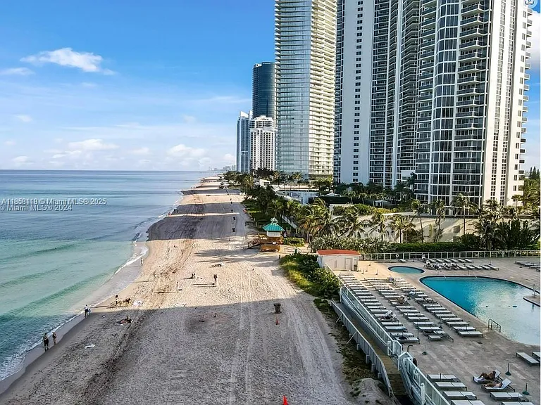 19201 Collins Ave #611 — Photo 2
