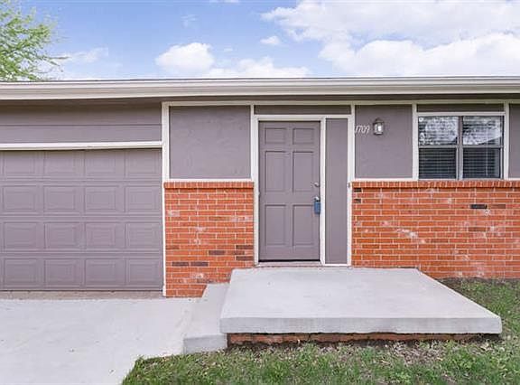2nd image of 1709 N Arrowhead Dr