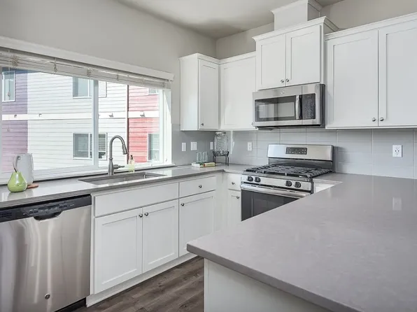 8346 NE Nick Way, Hillsboro, OR 97006