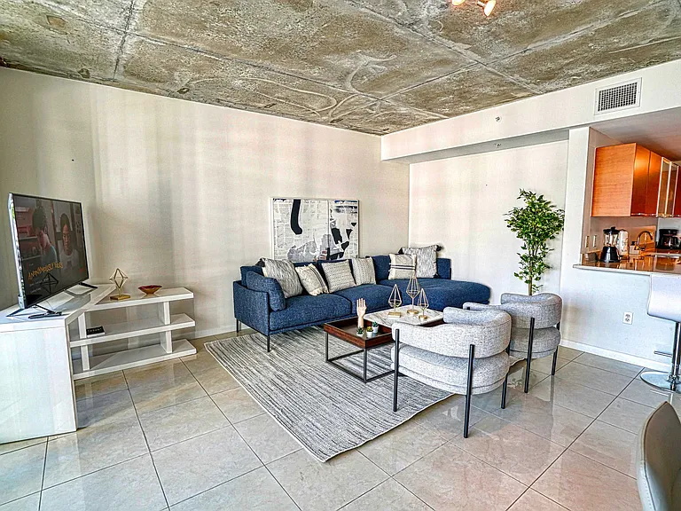 3250 NE 1st Ave #8-ID1022545P — Photo 4