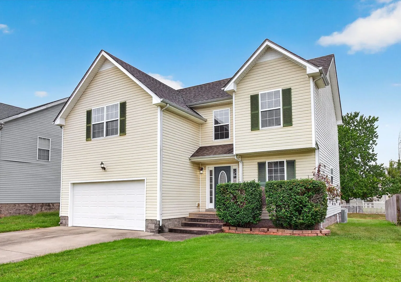Three Bedroom with Bonus Room in Arbour Green South! — Photo 2