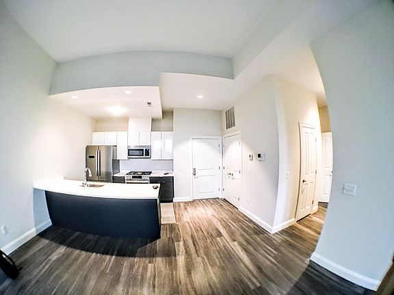 4th image of 1022 Hancock St #207