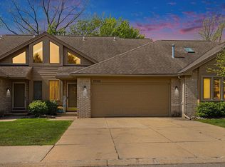 33142 Whispering Ln, Chesterfield, MI 48047