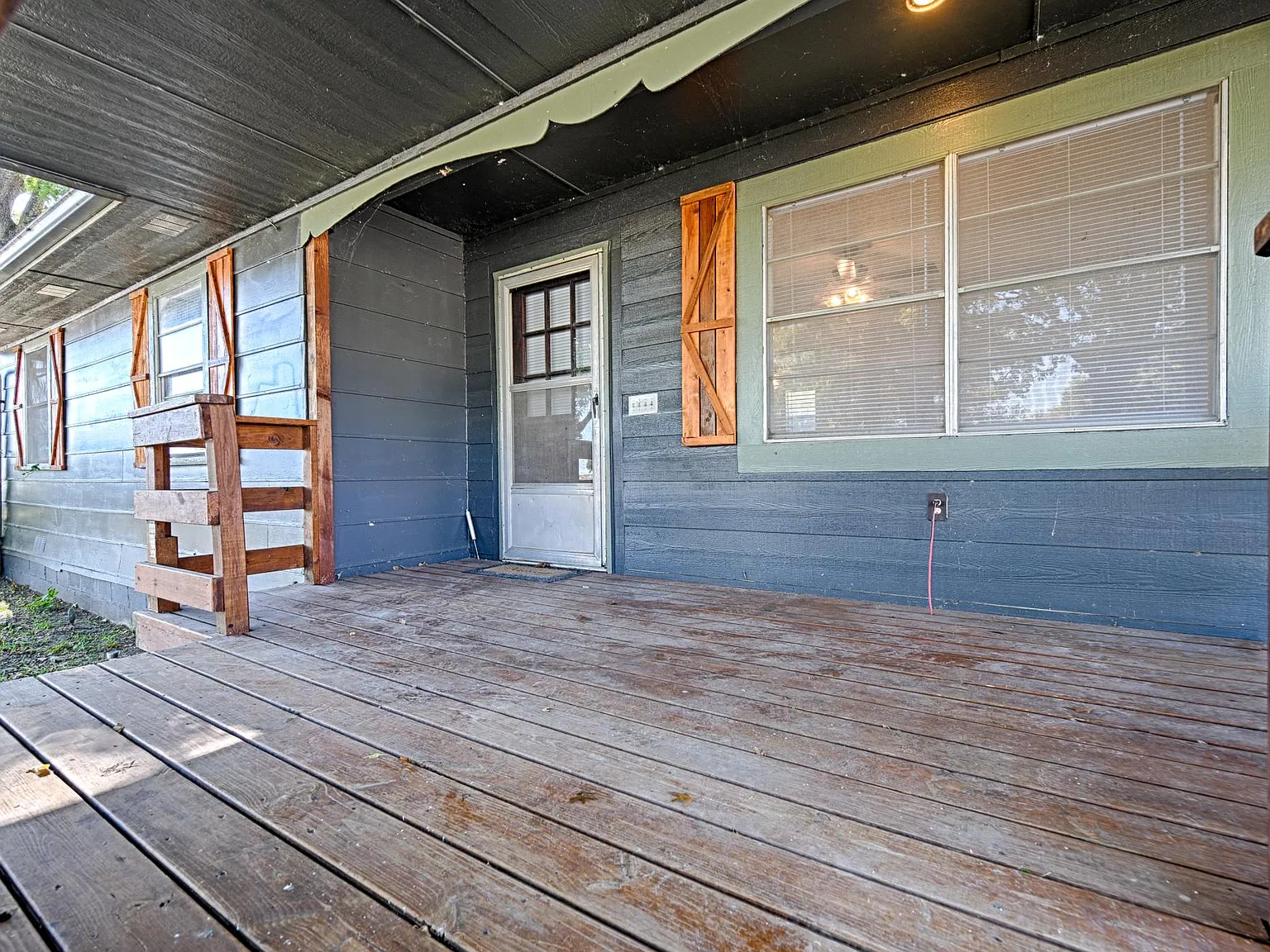 4 bed, 1188 sqft, $2,350 — Photo 1
