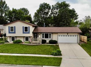 5836 Cimmarron Ln, Waterloo, IA 50701