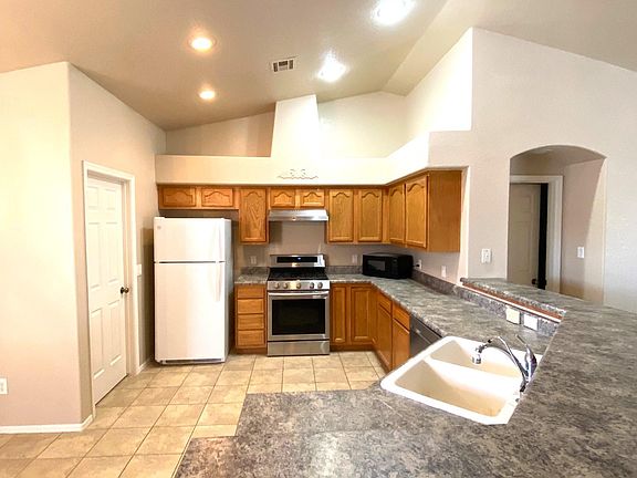4th image of 10142 E 38th Pl